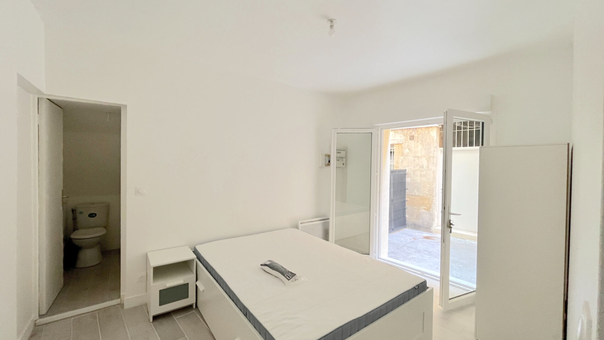 Photo A VENDRE IMMEUBLE DE 3 APPARTEMENTS - SECTEUR BORDEAUX CAPUCINS / NANSOUTY image 4/6