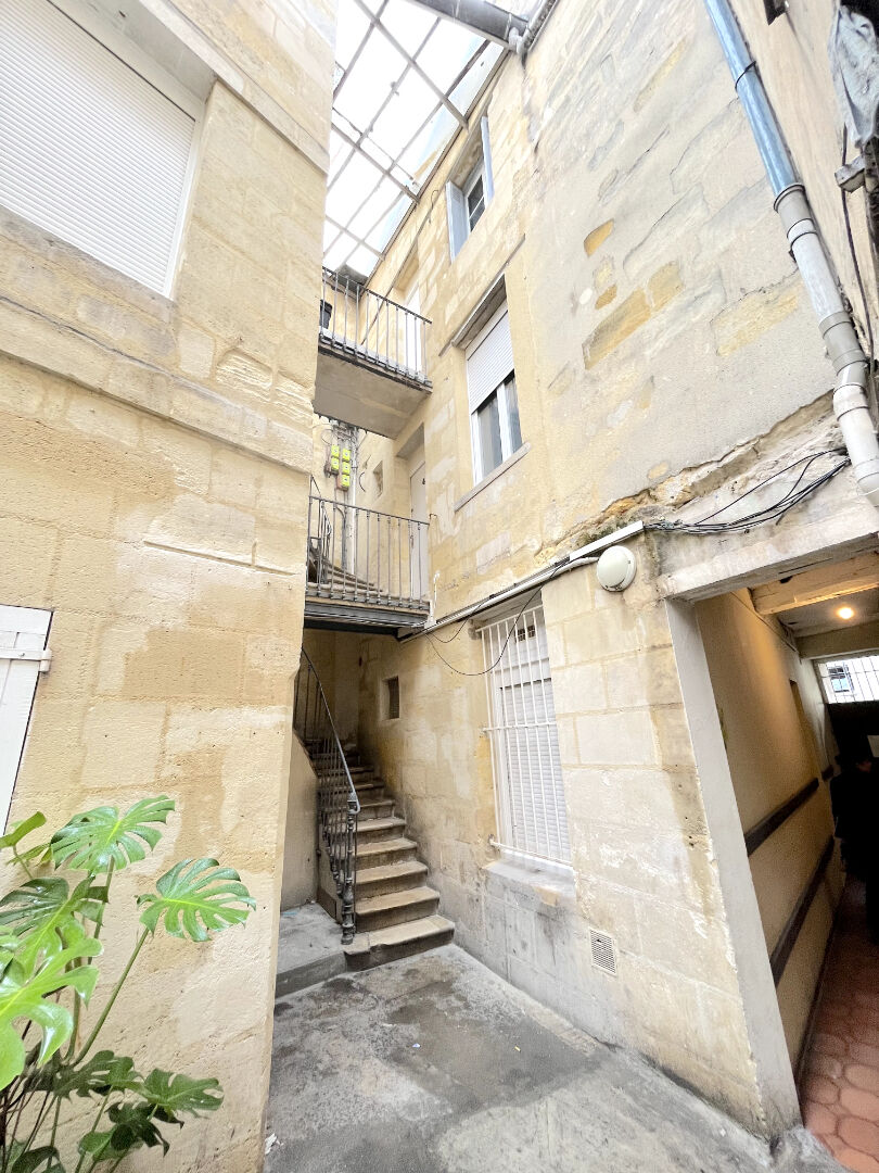 A VENDRE IMMEUBLE DE 3 APPARTEMENTS - SECTEUR BORDEAUX CAPUCINS / COURS DE LA MARNE