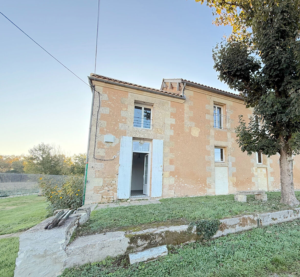 A LOUER APPARTEMENT DE TYPE 2 AVEC JARIN ET PARKING - SECTEUR BLAYE