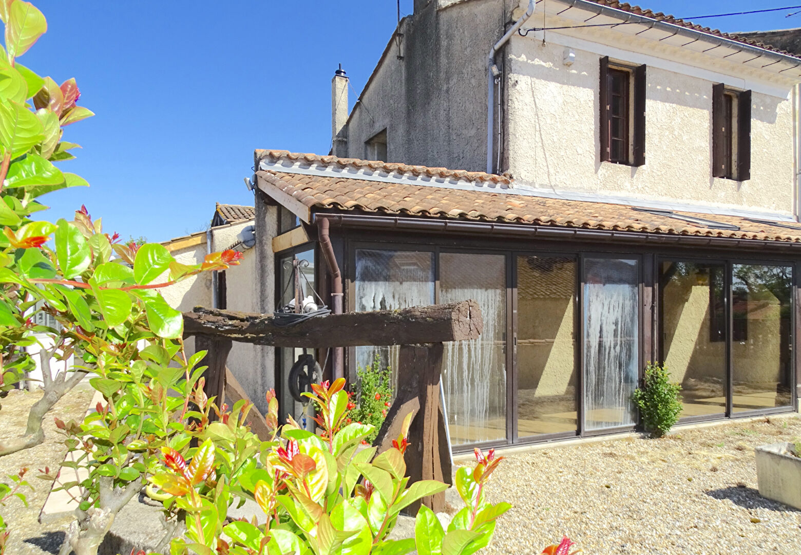 A VENDRE MAISON 4 CHAMBRES AVEC GARAGE ET JARDIN CLOS - SECTEUR BOURG SUR GIRONDE