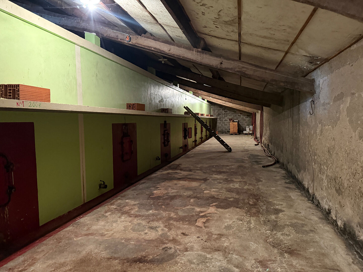 Photo ENSEMBLE DE DEUX BÂTIMENTS EN PIERRE SUR GRAND TERRAIN DE PLUS DE 6610M2 image 6/6