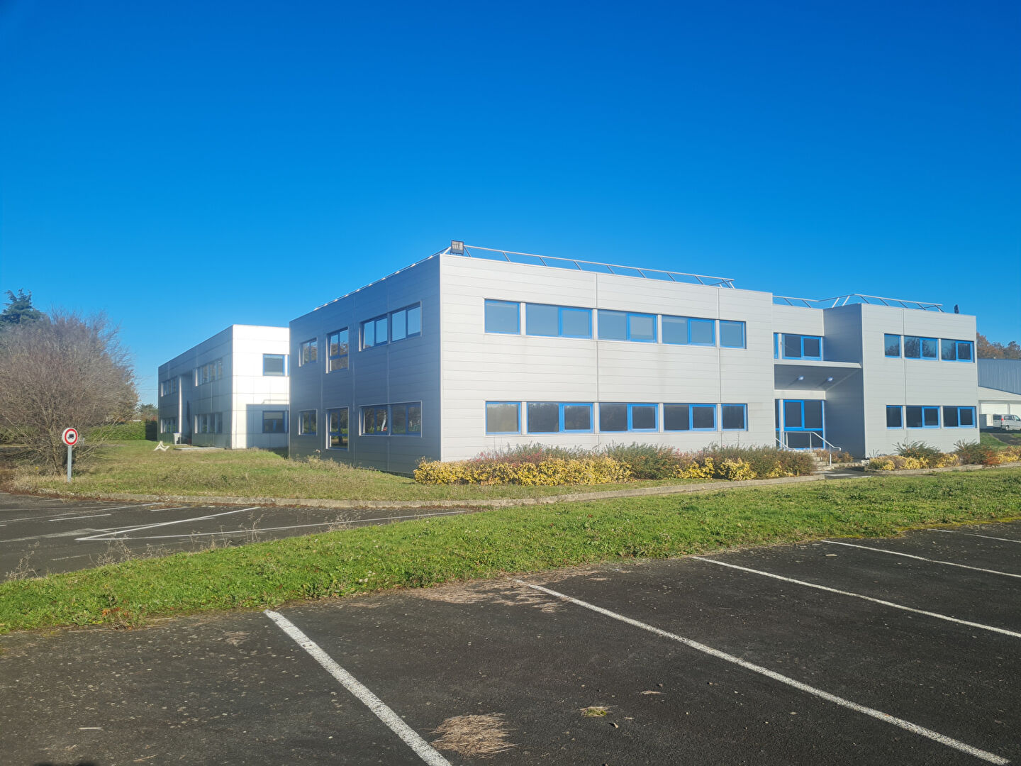 À VENDRE - Ensemble de bureaux divisibles jusqu'à 3 400 m² - Laval
