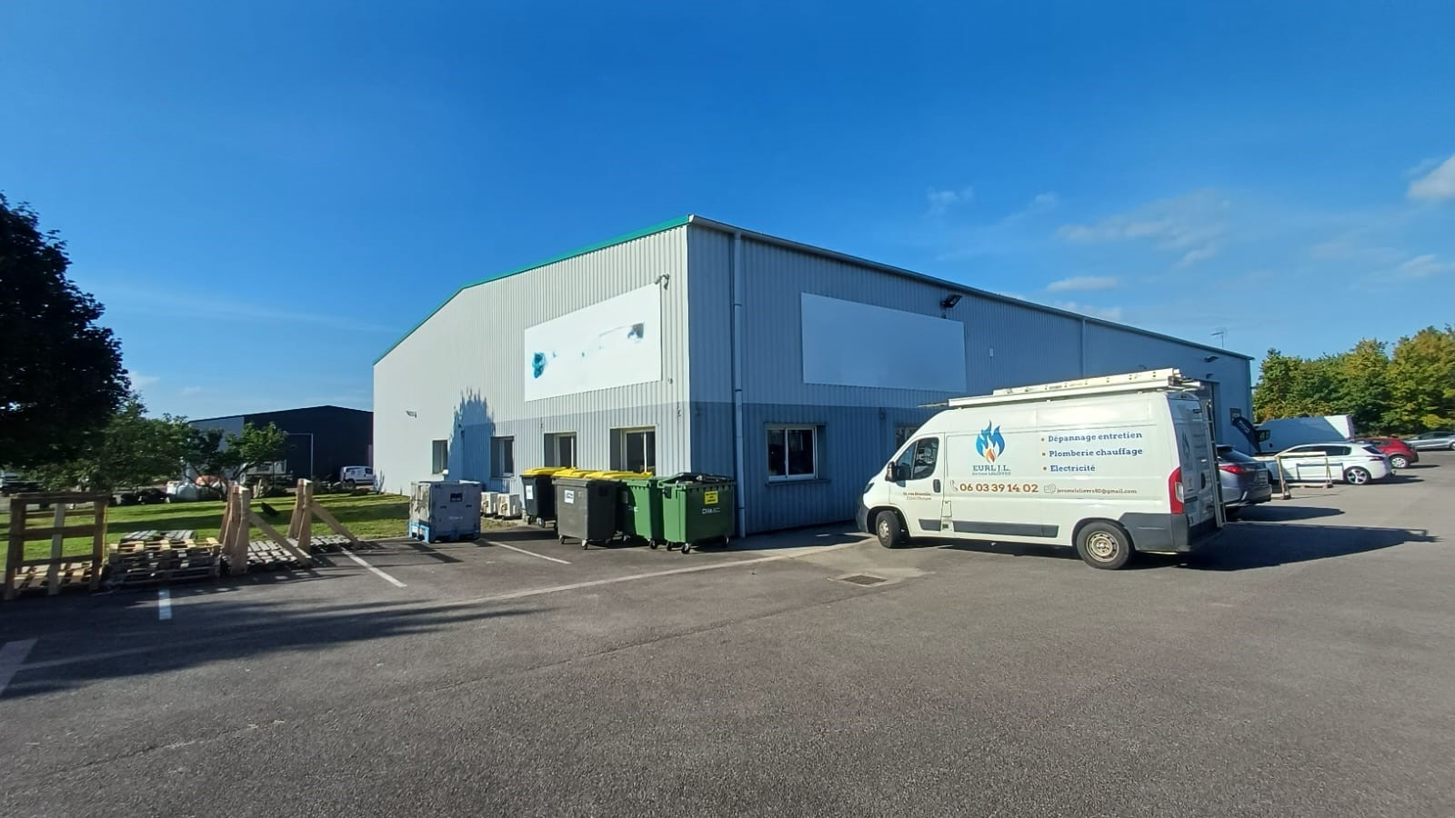 A VENDRE Local de 400 m² environ zone d'activité à ALENCON
