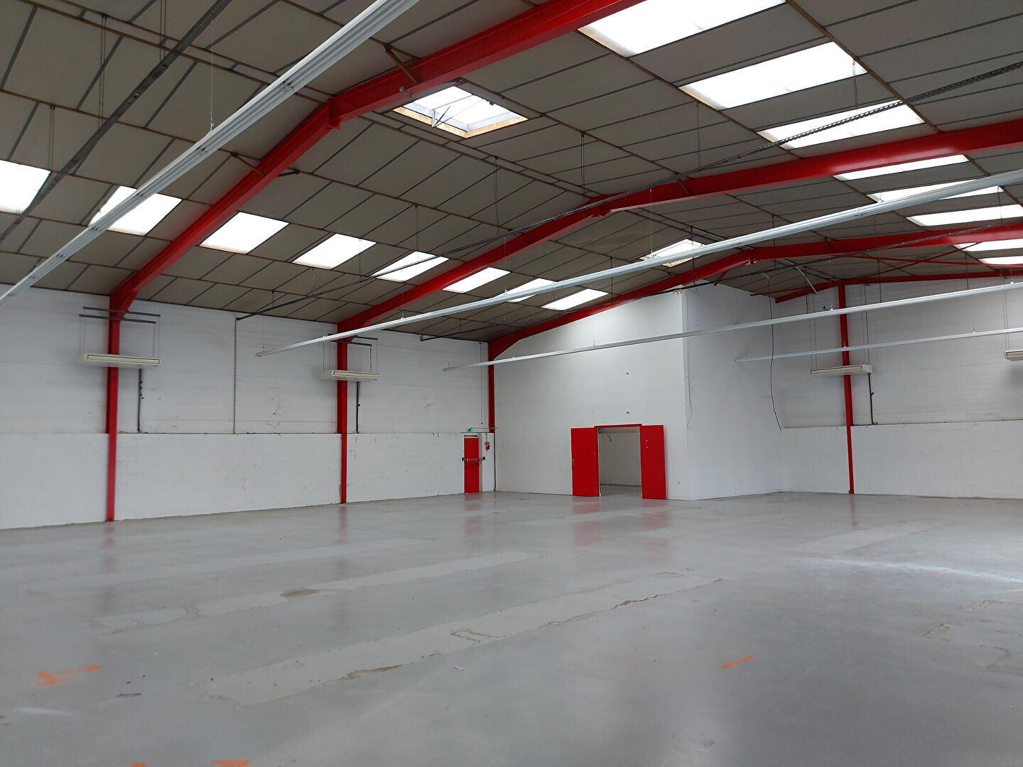 À CÉDER - Locaux d'activités 766 m² - Laval Agglo