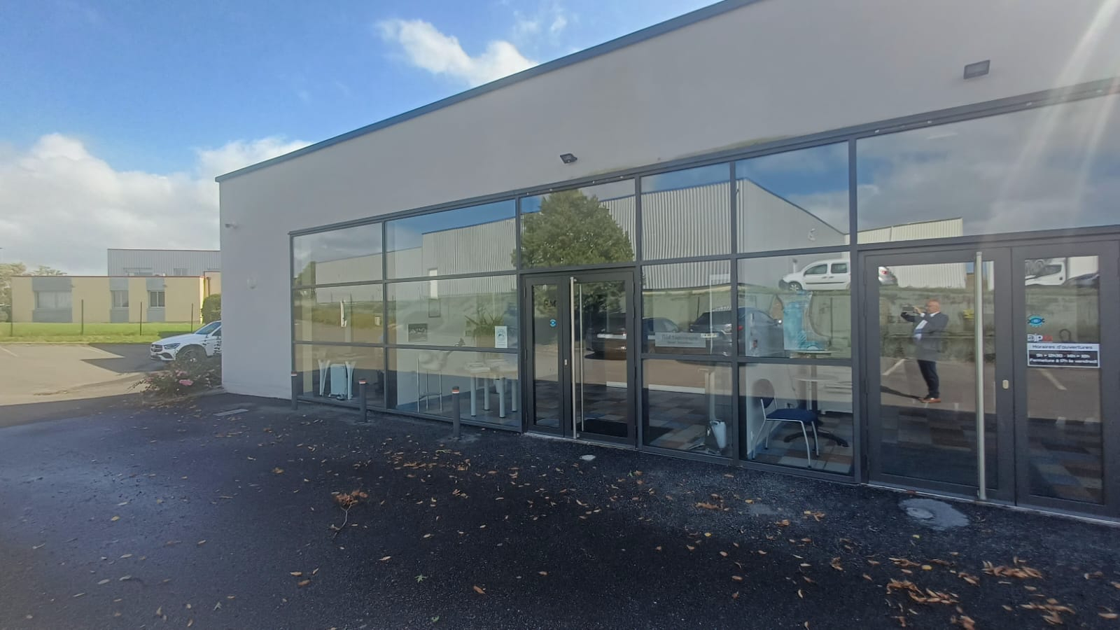 Local d'activité de 520m2 -  Laval Agglomération Local d'activité de 520m2 -  Laval Agglomération