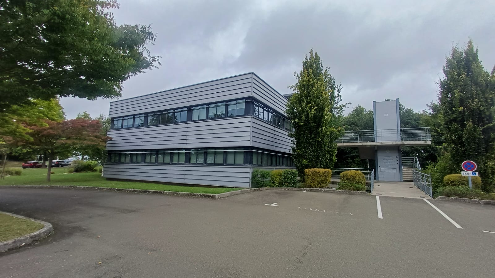 À LOUER - Bureaux 351 m² divisibles - Laval Agglo