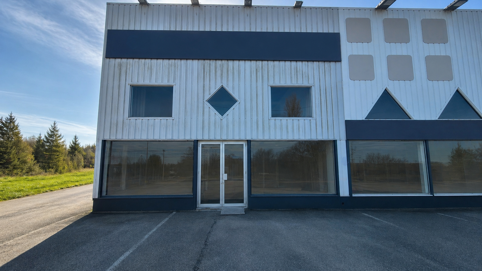 A LOUER - Local commercial 425 m² - Laval