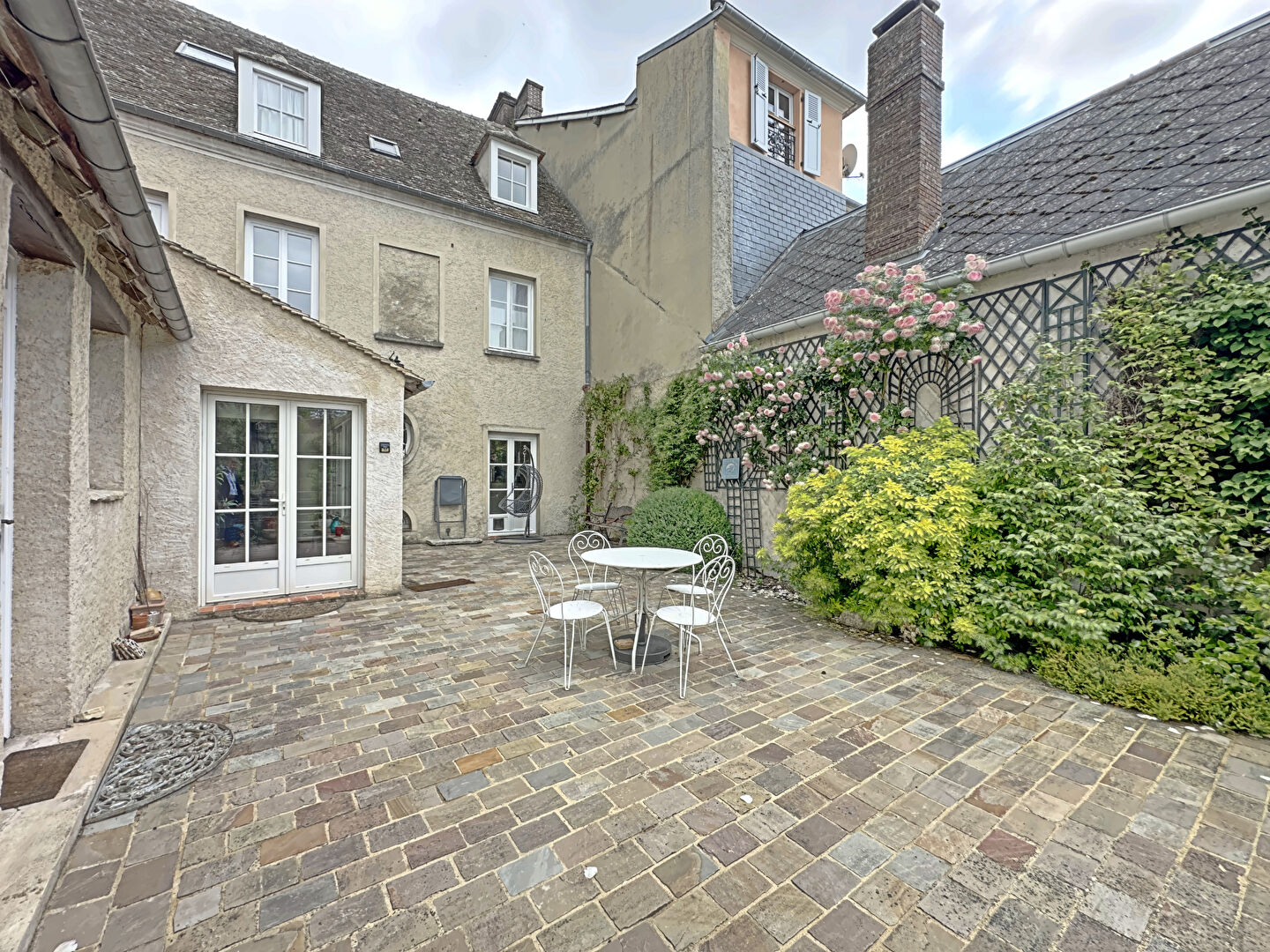 Photo MAISON DE CHARME A HOUDAN HYPER CENTRE image 2/6