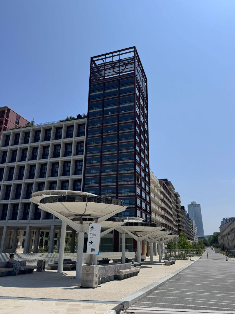 Photo A VISITER ! Village Olympique - T3 - Métro 13, 14 et future 15, 16, 17 image 1/6