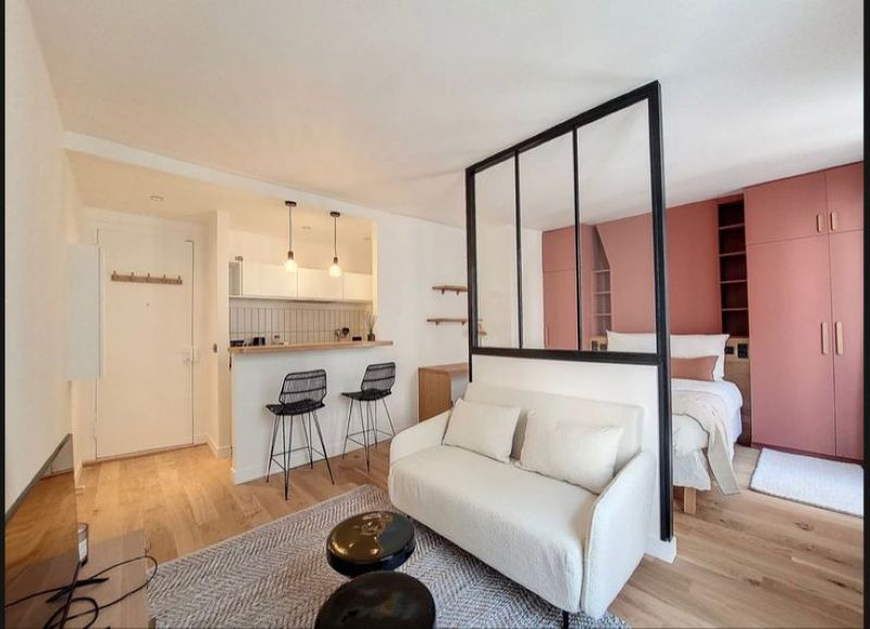 Photo BEAU STUDIO DERNIER ÉTAGE - PROCHE RER C image 1/2