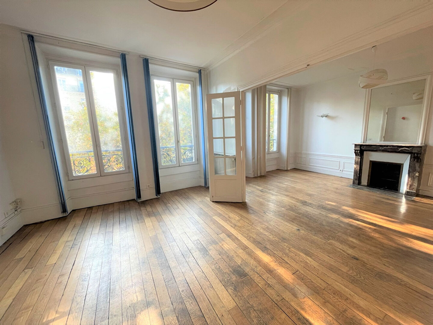 Photo Paris 10 - Limite 2ème et 3ème arr-  Porte Saint Denis - 3/4 pièces immeuble ancien image 1/6