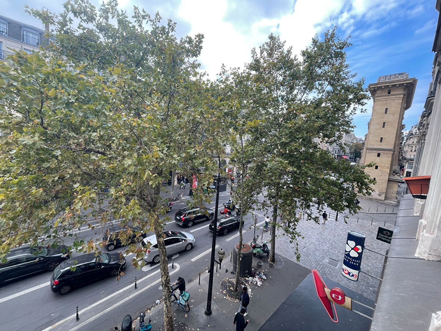 Photo Paris 10 - Limite 2ème et 3ème arr-  Porte Saint Denis - 3/4 pièces immeuble ancien image 2/6
