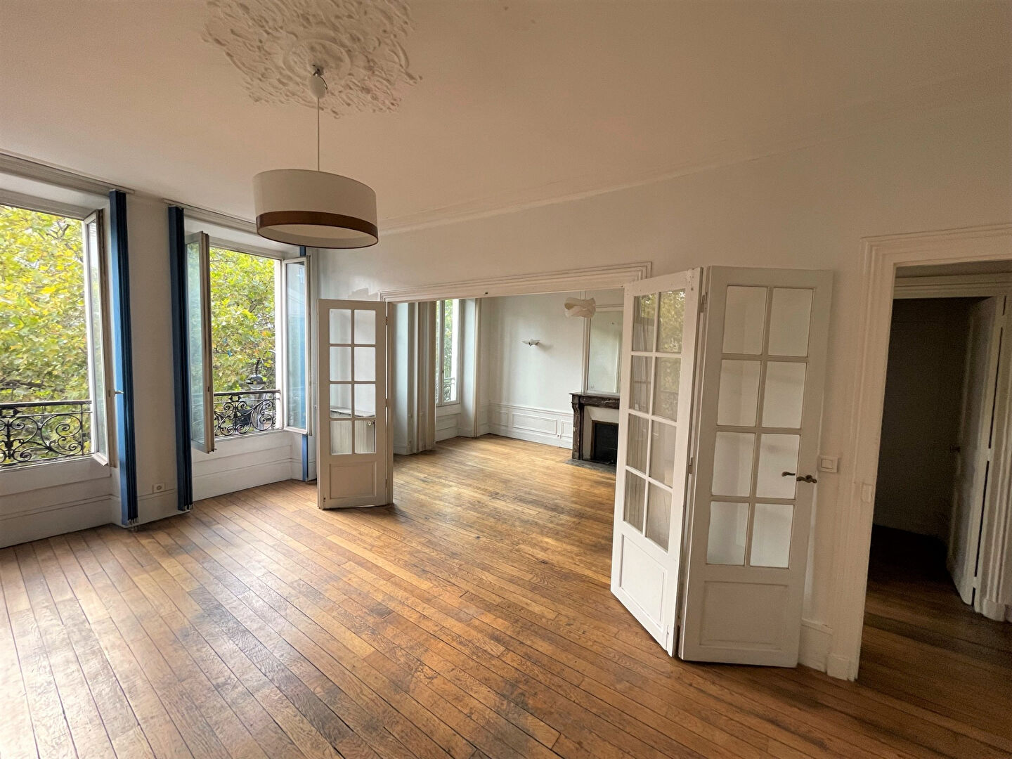 Photo Paris 10 - Limite 2ème et 3ème arr-  Porte Saint Denis - 3/4 pièces immeuble ancien image 3/6