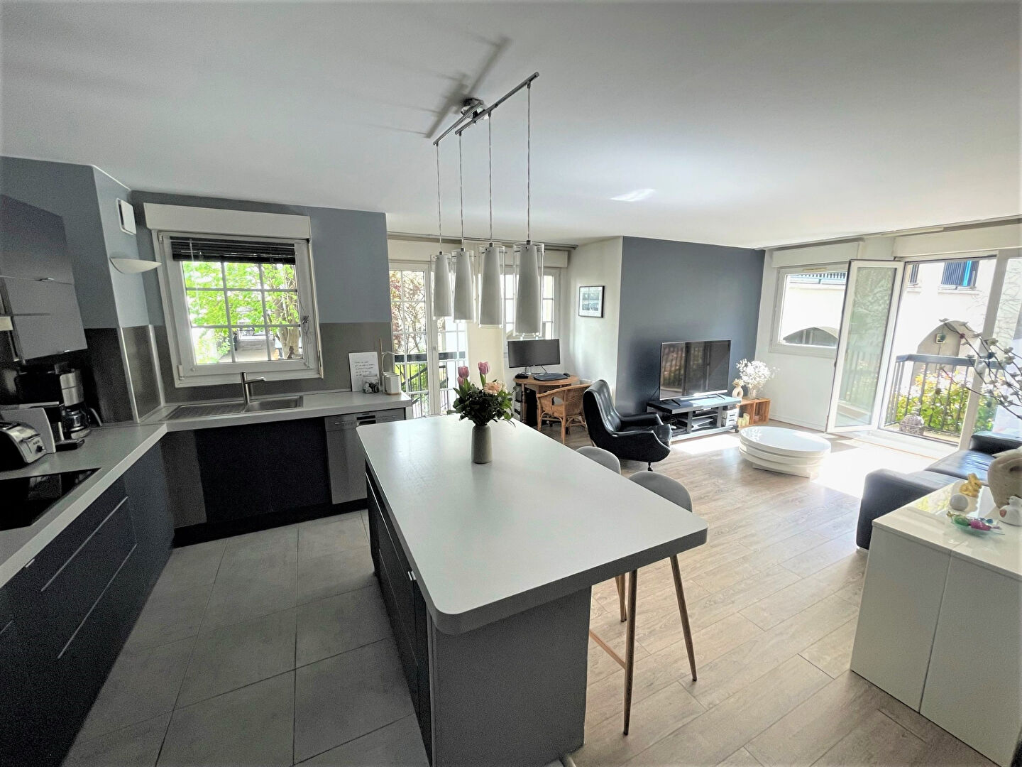 Photo Canal Saint Martin - Appartement - 4 pièces 85m2 - 3 chambres - balcons image 3/6