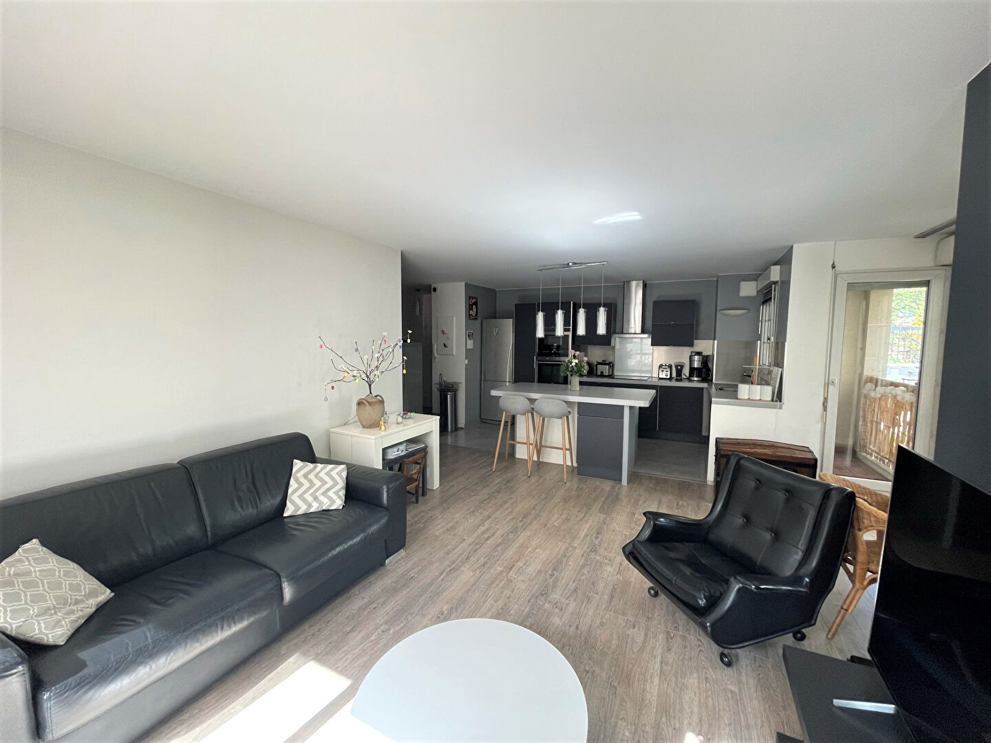 Photo Canal Saint Martin - Appartement - 4 pièces 85m2 - 3 chambres - balcons image 5/6