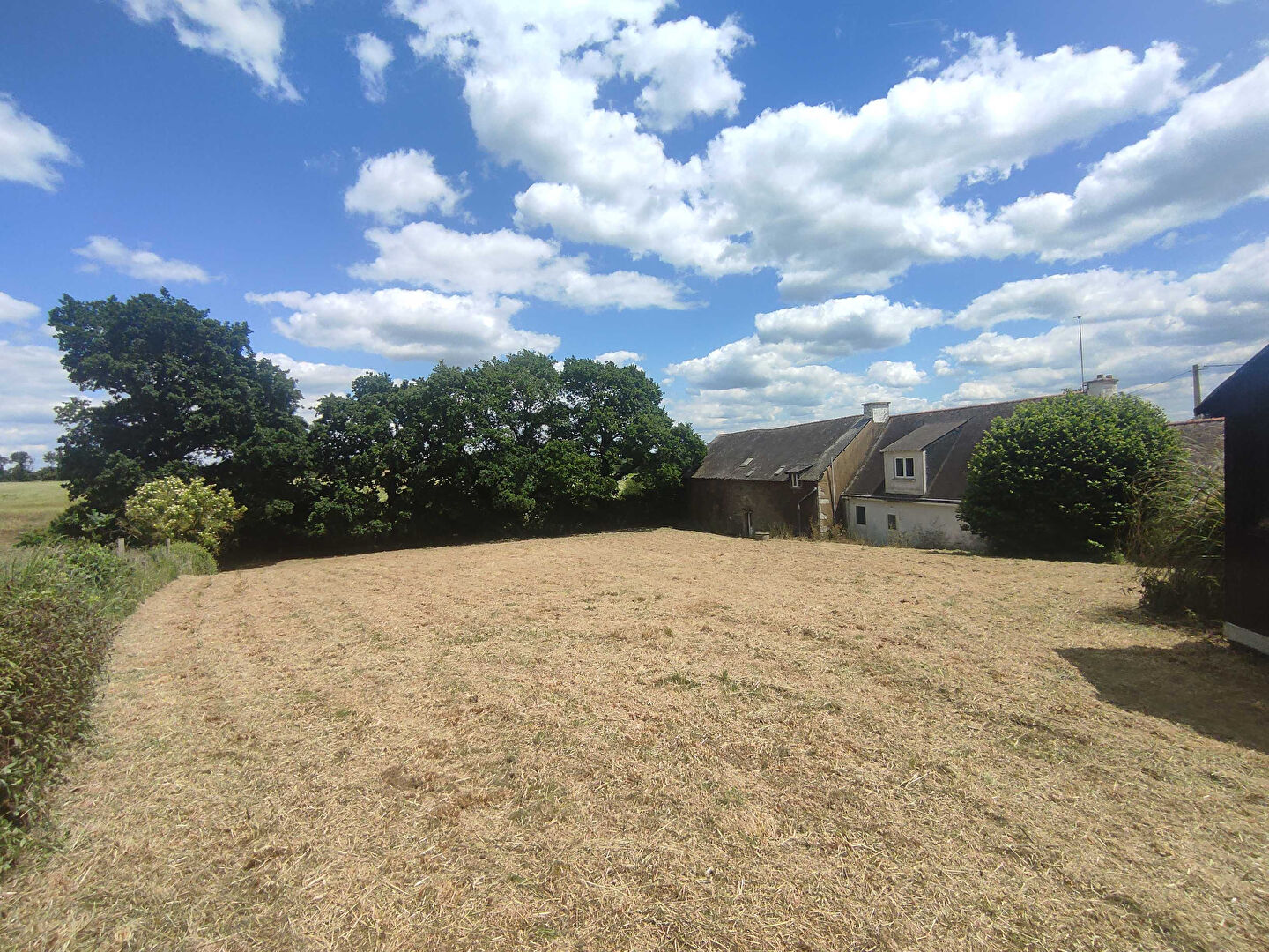 DEUX MAISONS... GRANDS VOLUMES...