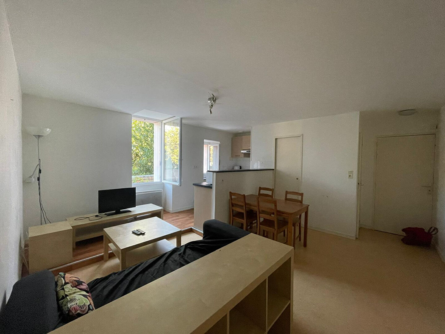 Agence immobilière de Bed ,  School Groupe