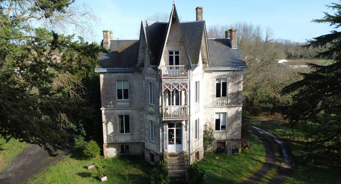 Agence immobilière de Bed ,  School Groupe