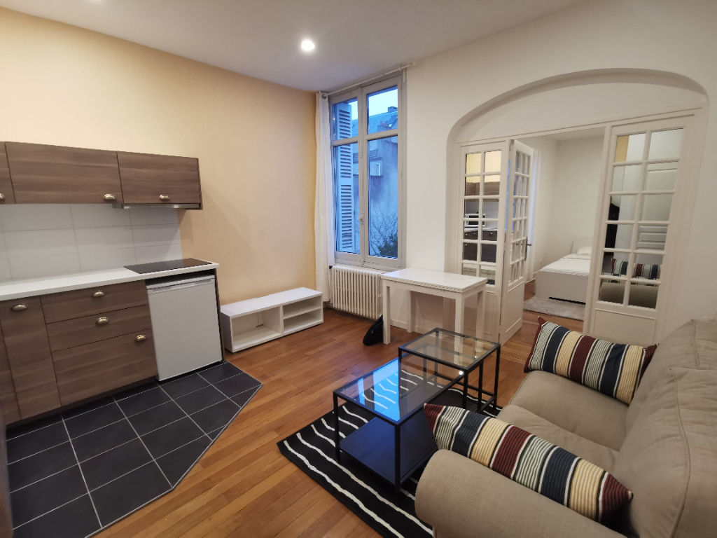 Agence immobilière de 
 Bed ,  School Paris 13 - Bed ,  School Tours 
