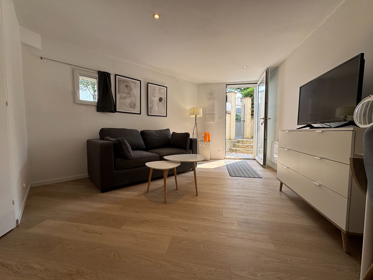 Agence immobilière de 
 Bed ,  School Paris 13 - Bed ,  School Tours 
