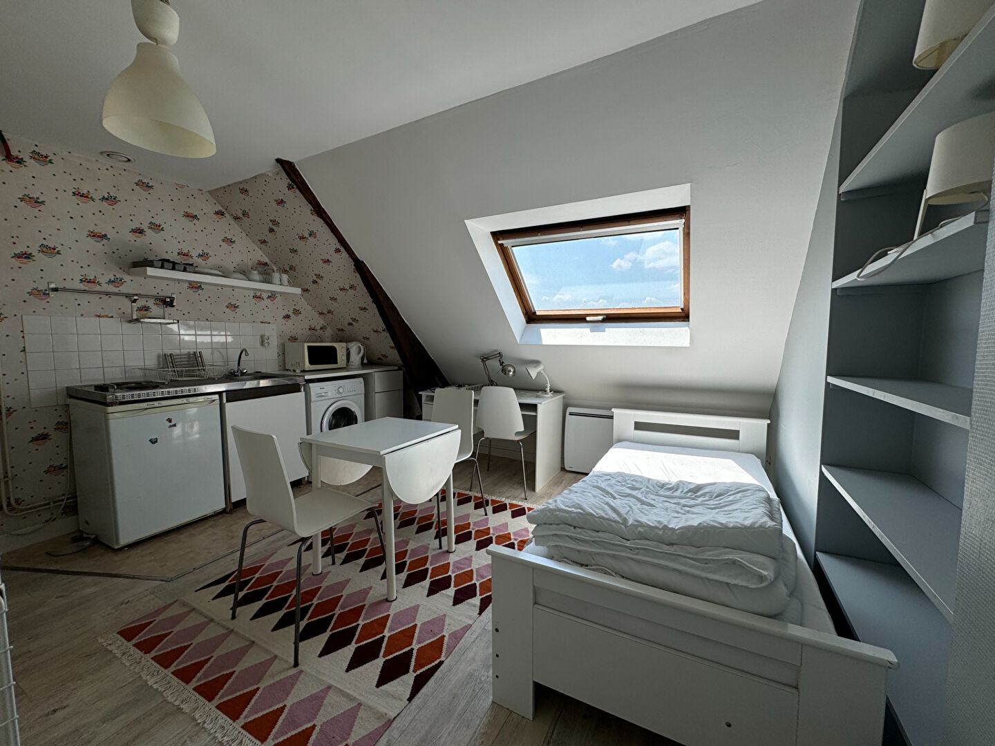 Agence immobilière de 
 Bed ,  School Paris 13 - Bed ,  School Tours 
