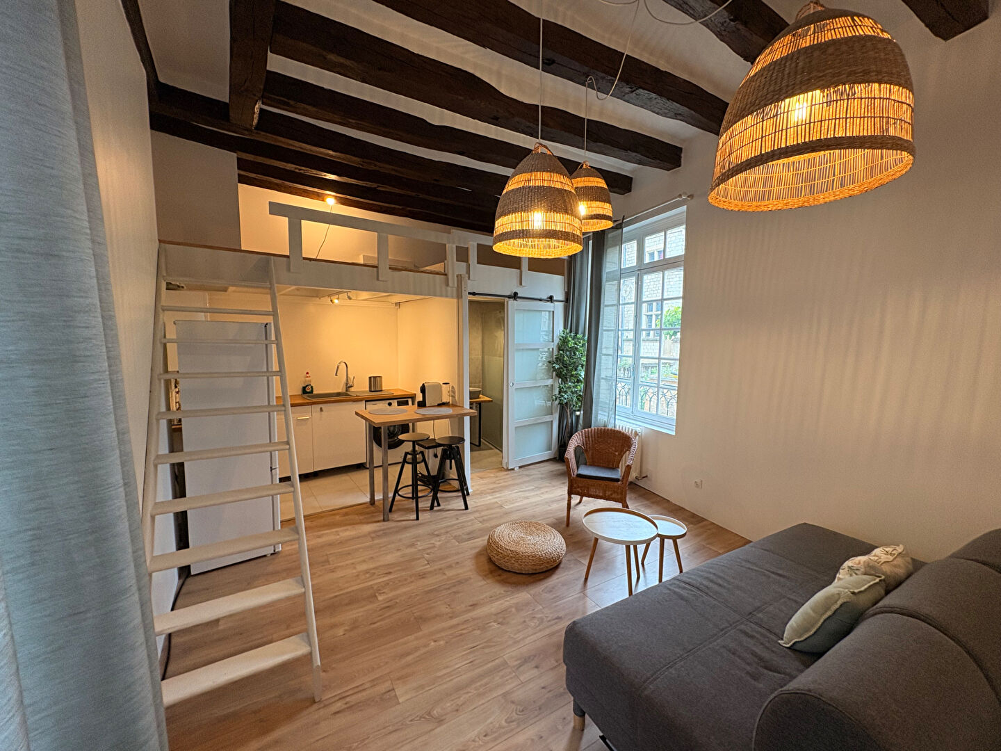 Agence immobilière de 
 Bed ,  School Paris 13 - Bed ,  School Tours 
