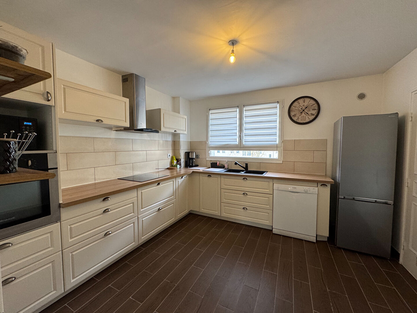 Agence immobilière de 
 Bed ,  School Paris 13 - Bed ,  School Tours 
