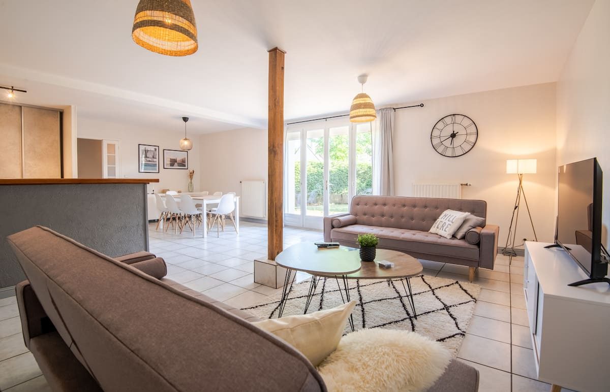 Agence immobilière de 
 Bed ,  School Paris 13 - Bed ,  School Tours 
