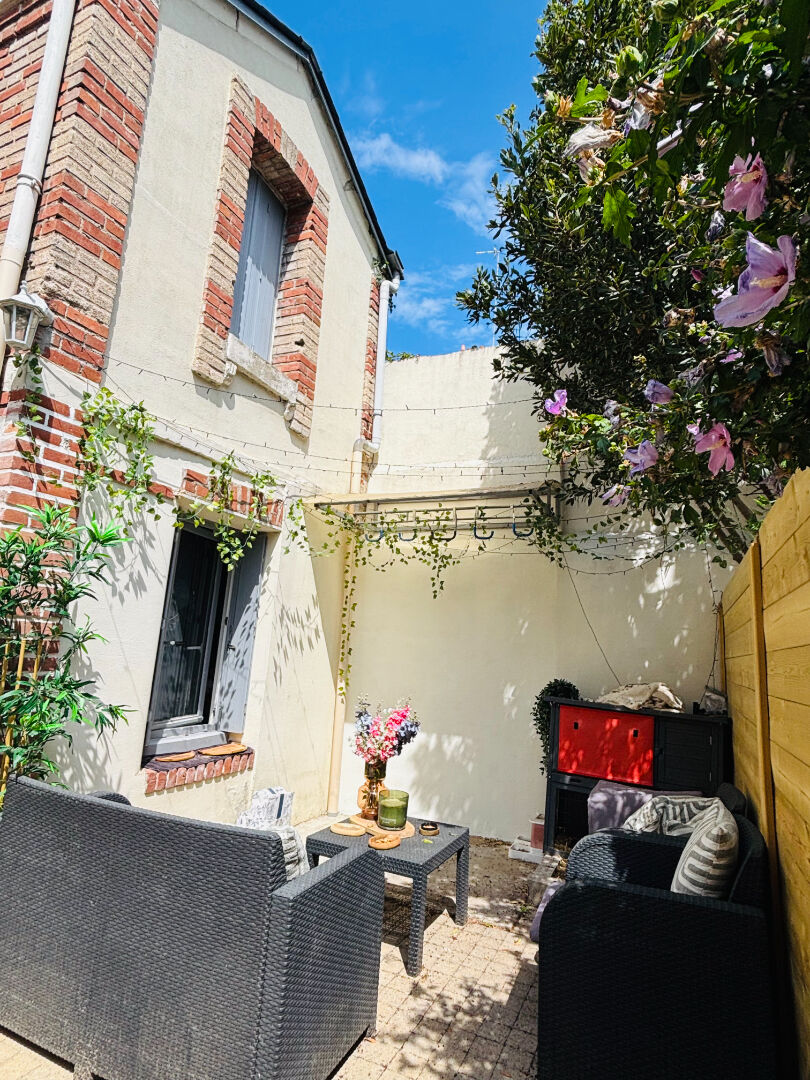 Agence immobilière de 
 Bed ,  School Paris 13 - Bed ,  School Tours 
