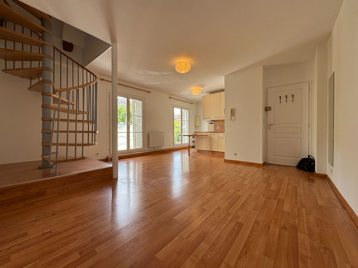 Agence immobilière de 
 Bed ,  School Paris 13 - Bed ,  School Tours 
