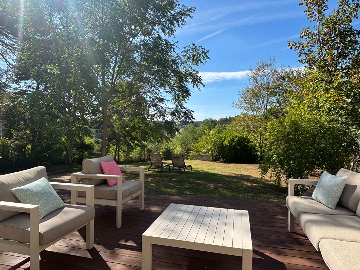 Agence immobilière de Bed ,  School Groupe - Bed ,  Family Tours