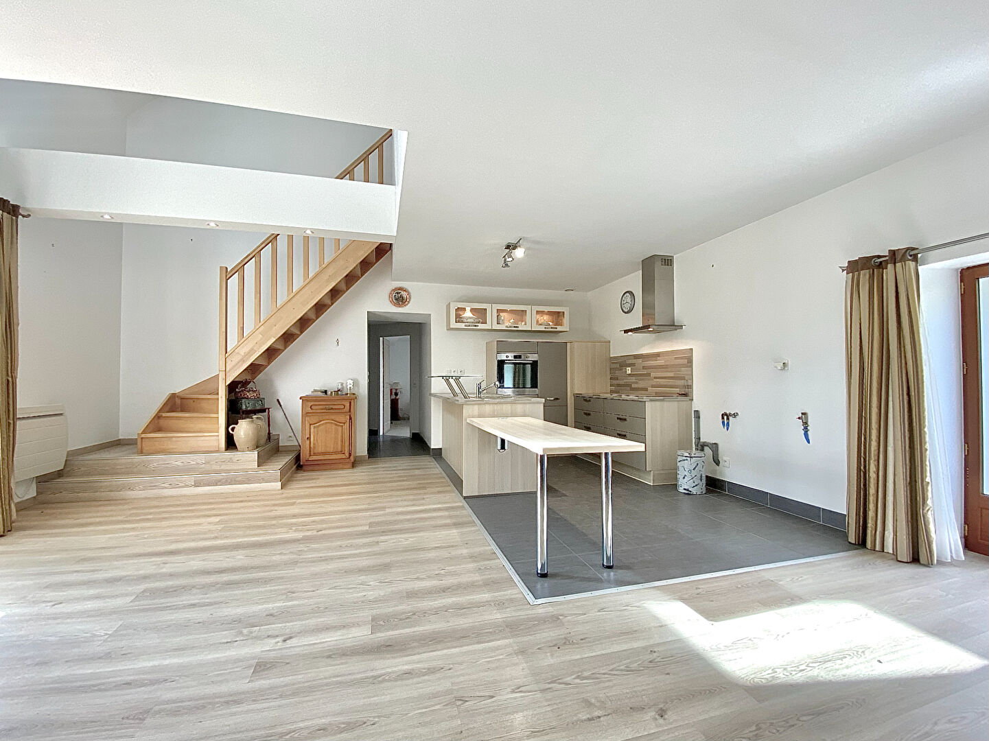 Agence immobilière de Bed ,  School Groupe - Bed ,  Family Tours