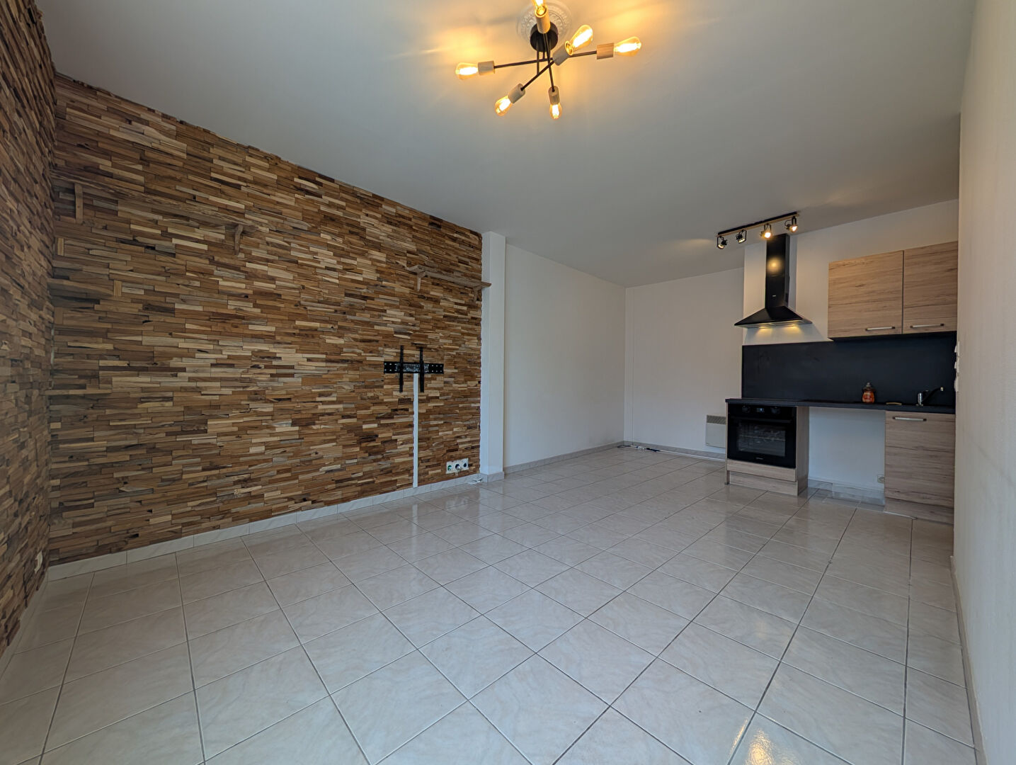 Agence immobilière de 
 Bed ,  School Paris 13 - Bed ,  School Tours 

