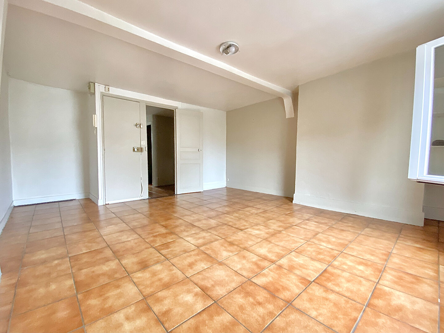 Agence immobilière de 
 Bed ,  School Paris 13 - Bed ,  School Tours 
