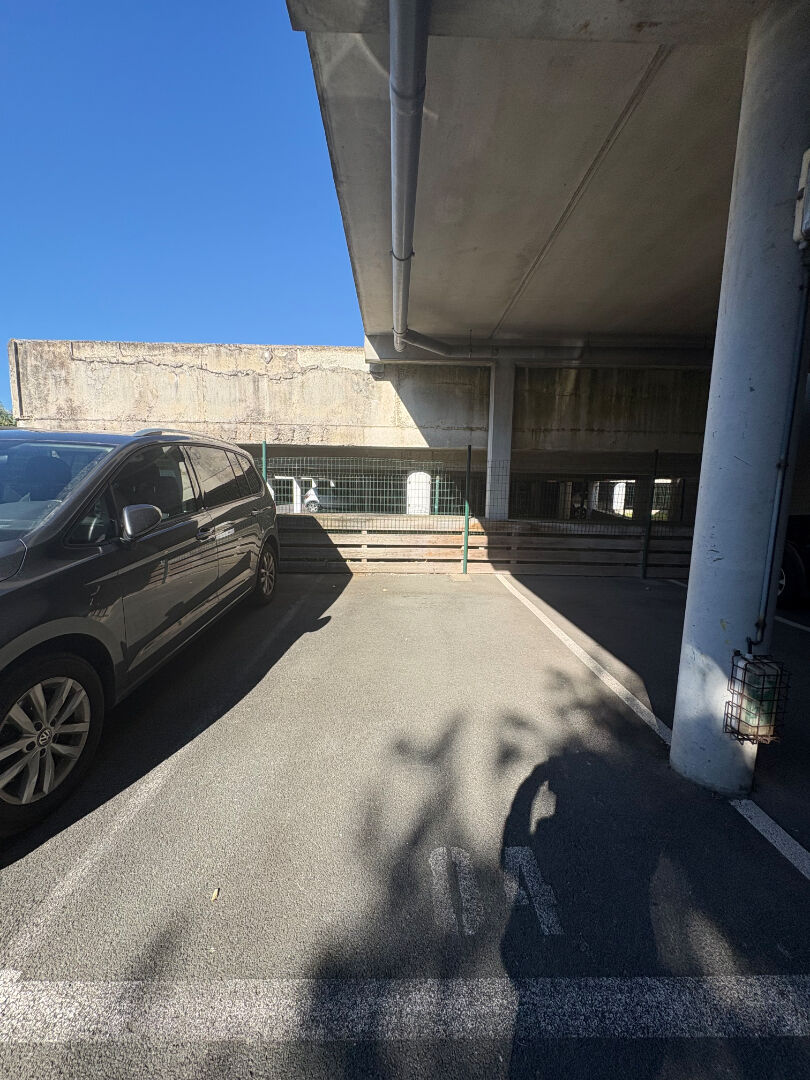 Place de stationnement à louer