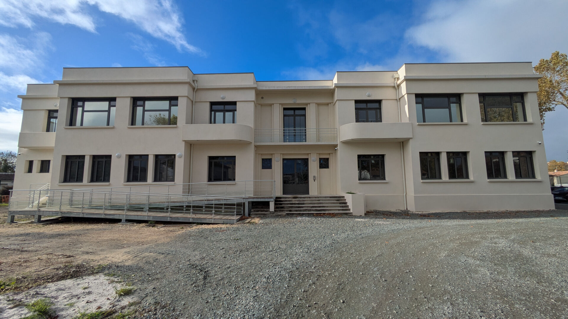 Photo Immeuble de locaux professionnels image 2/6