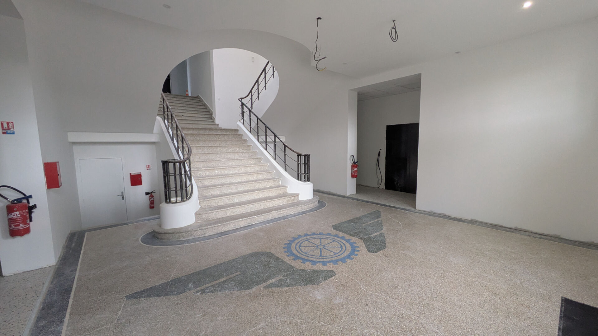 Photo Immeuble de locaux professionnels image 3/6