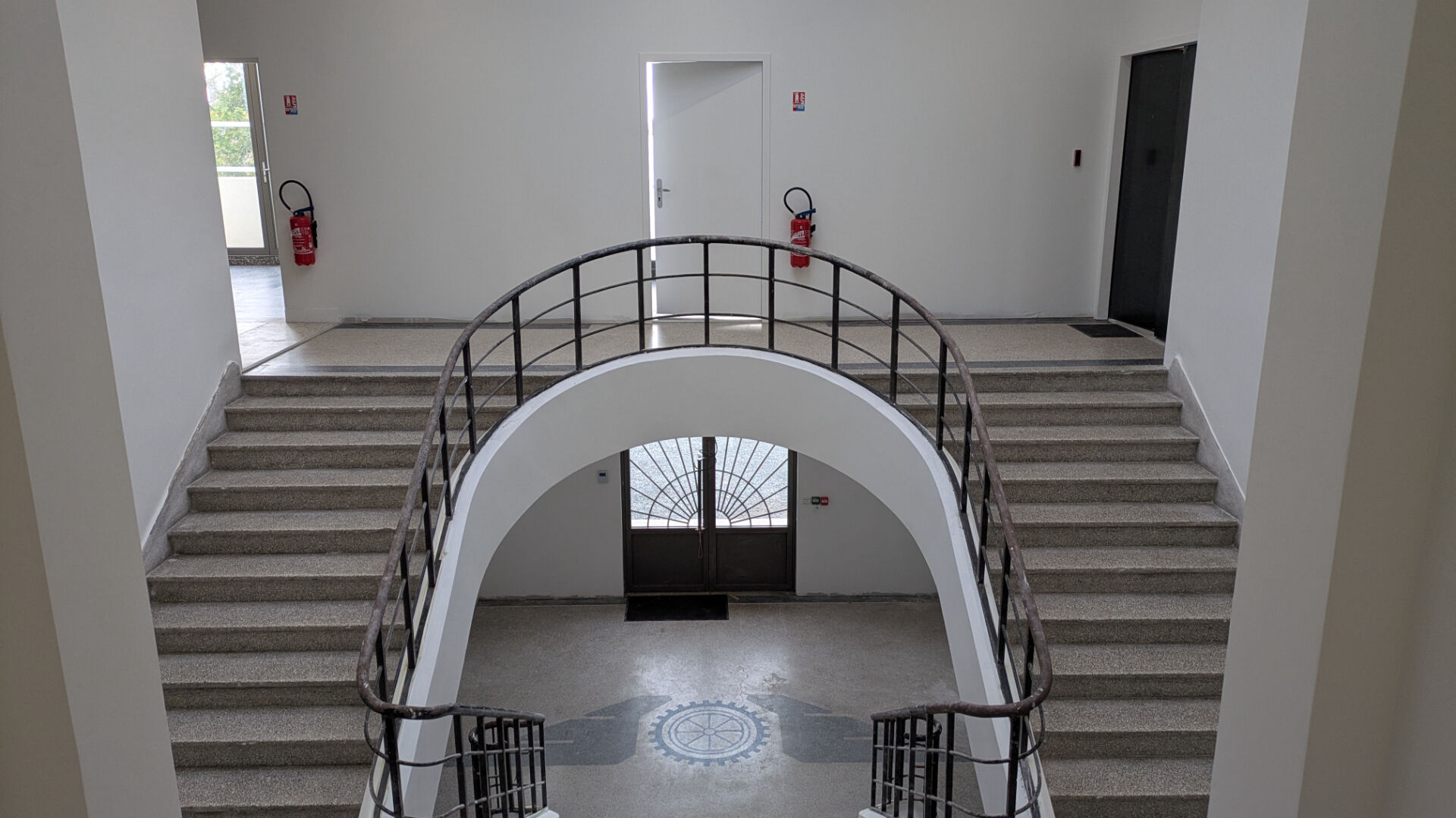 Photo Immeuble de locaux professionnels image 4/6