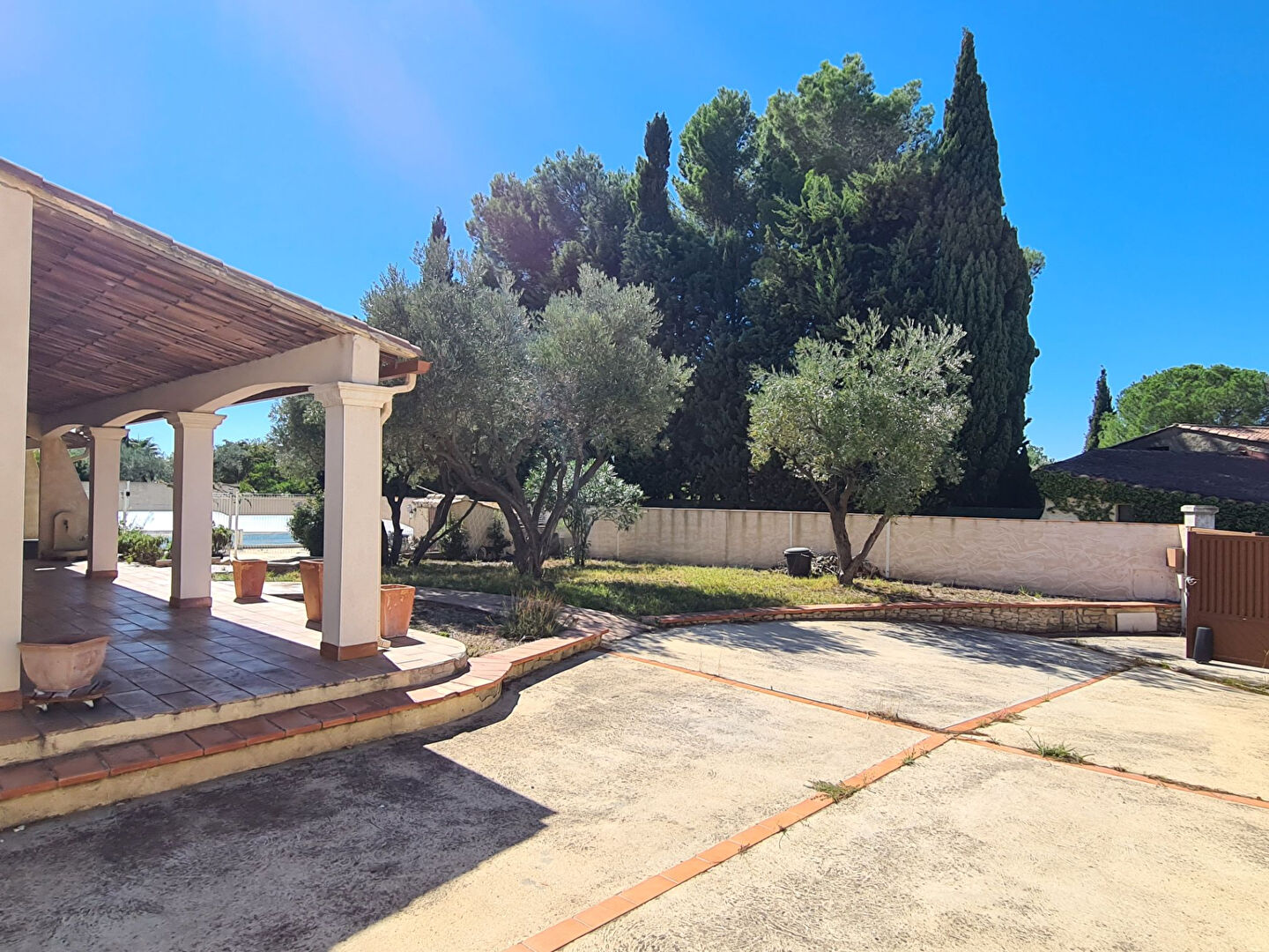 Photo Maison Vauvert 5 pièce(s) 113 m2 sur un terrain de 731 m² avec piscine. image 2/6