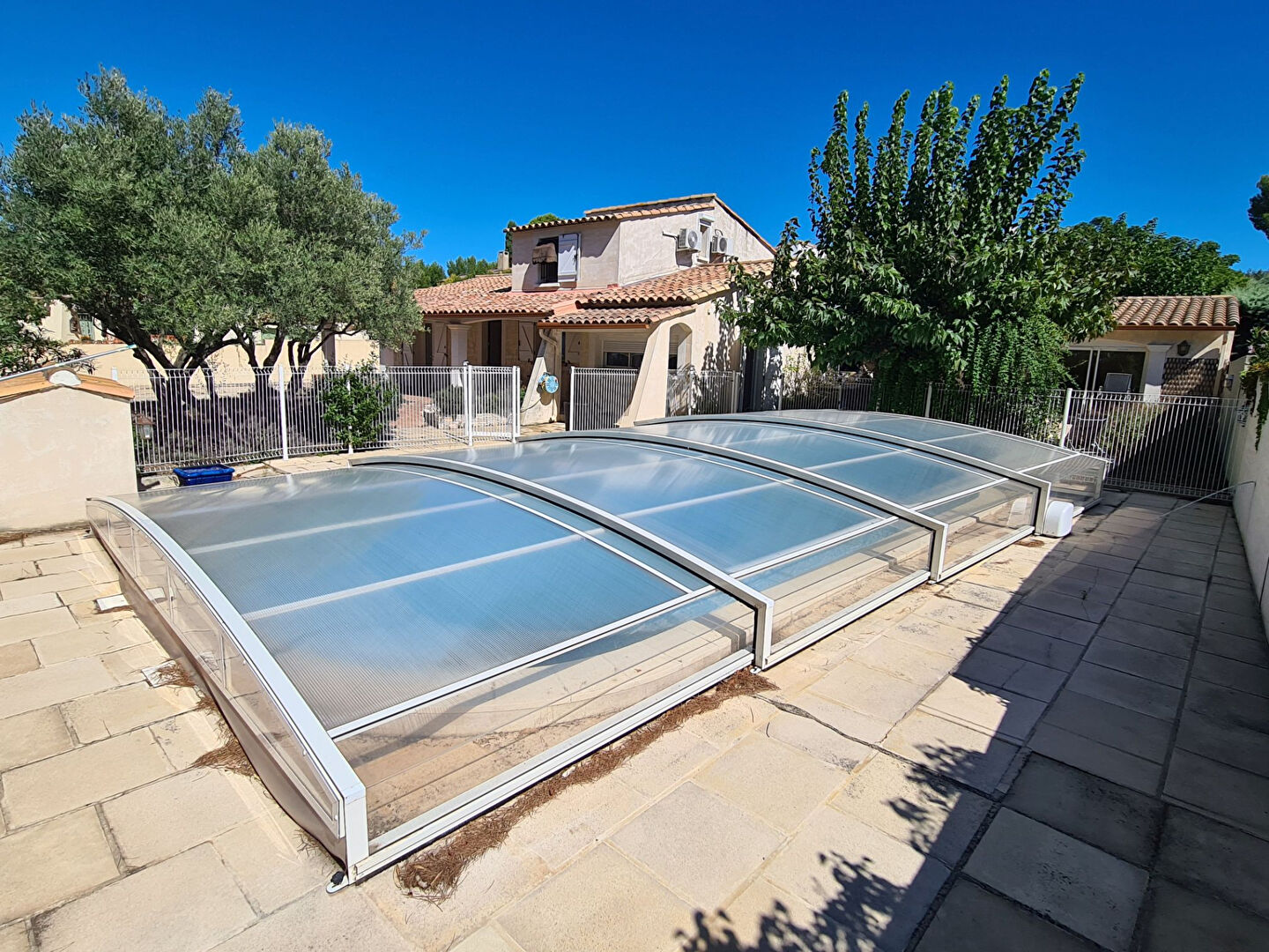 Photo Maison Vauvert 5 pièce(s) 113 m2 sur un terrain de 731 m² avec piscine. image 3/6