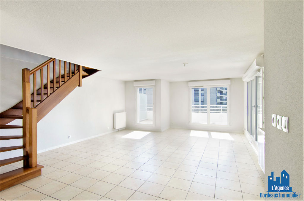 VENDU PAR L'AGENCE ! EXCLUSIVITÉ !!! BORDEAUX - CAUDERAN - APPARTEMENT T5 DUPLEX DE 120 M² AVEC TERRASSE 51 M² et LOGGIA + BALCON 15 M² + 2 PLACES DE PARKING EN SOUS SOL FERMÉES. Michaël VIGIER 06.70.29.94.95.