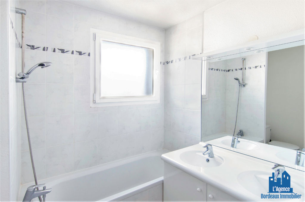 Photo VENDU PAR L'AGENCE ! EXCLUSIVITÉ !!! BORDEAUX - CAUDERAN - APPARTEMENT T5 DUPLEX DE 120 M² AVEC TERRASSE 51 M² et LOGGIA + BALCON 15 M² + 2 PLACES DE PARKING EN SOUS SOL FERMÉES. Michaël VIGIER 06.70.29.94.95. image 5/6