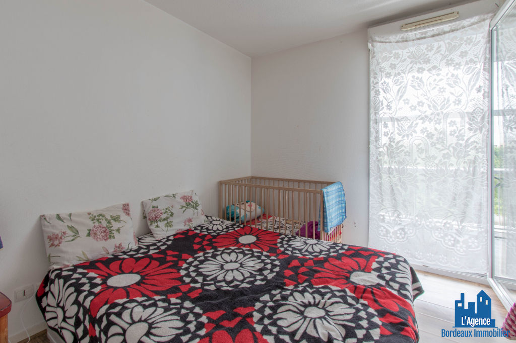 Photo VENDU PAR L'AGENCE !!! SPECIAL INVESTISSEUR - BORDEAUX - CARLES VERNET- APPARTEMENT T3 DE 64 M² AVEC TERRASSE 20 M² + PLACE DE PARKING SOUS-SOL. VENDU LOUÉ !!! Michaël VIGIER Tel:06.70.29.94.95. image 4/6