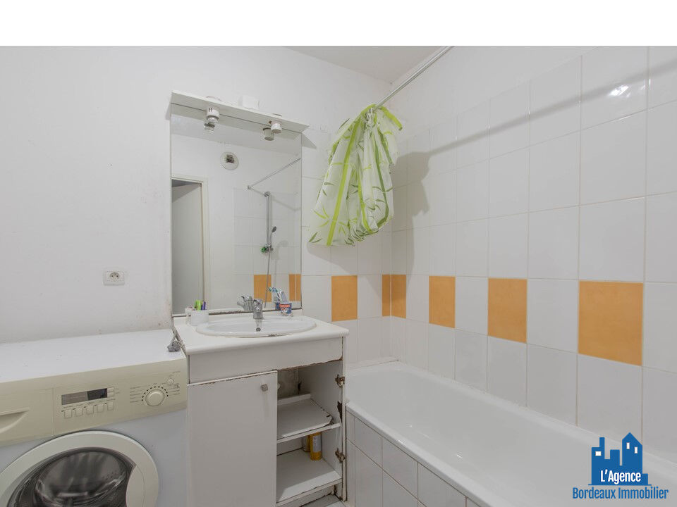 Photo VENDU PAR L'AGENCE !!! SPECIAL INVESTISSEUR - BORDEAUX - CARLES VERNET- APPARTEMENT T3 DE 64 M² AVEC TERRASSE 20 M² + PLACE DE PARKING SOUS-SOL. VENDU LOUÉ !!! Michaël VIGIER Tel:06.70.29.94.95. image 6/6