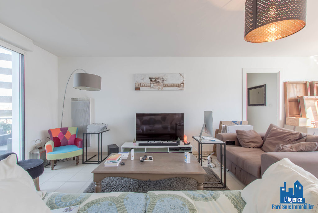 DÉJÀ VENDU ! EXCLUSIVITÉ !!! BORDEAUX  BASTIDE - RIVE DROITE. APPARTEMENT T4 DE 96 M² AVEC TERRASSES 12 ET 9 M² + PLACES DE PARKING SOUS SOL. Michaël VIGIER 06.70.29.94.95.