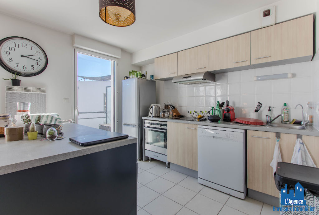 Photo DÉJÀ VENDU ! EXCLUSIVITÉ !!! BORDEAUX  BASTIDE - RIVE DROITE. APPARTEMENT T4 DE 96 M² AVEC TERRASSES 12 ET 9 M² + PLACES DE PARKING SOUS SOL. Michaël VIGIER 06.70.29.94.95. image 2/6