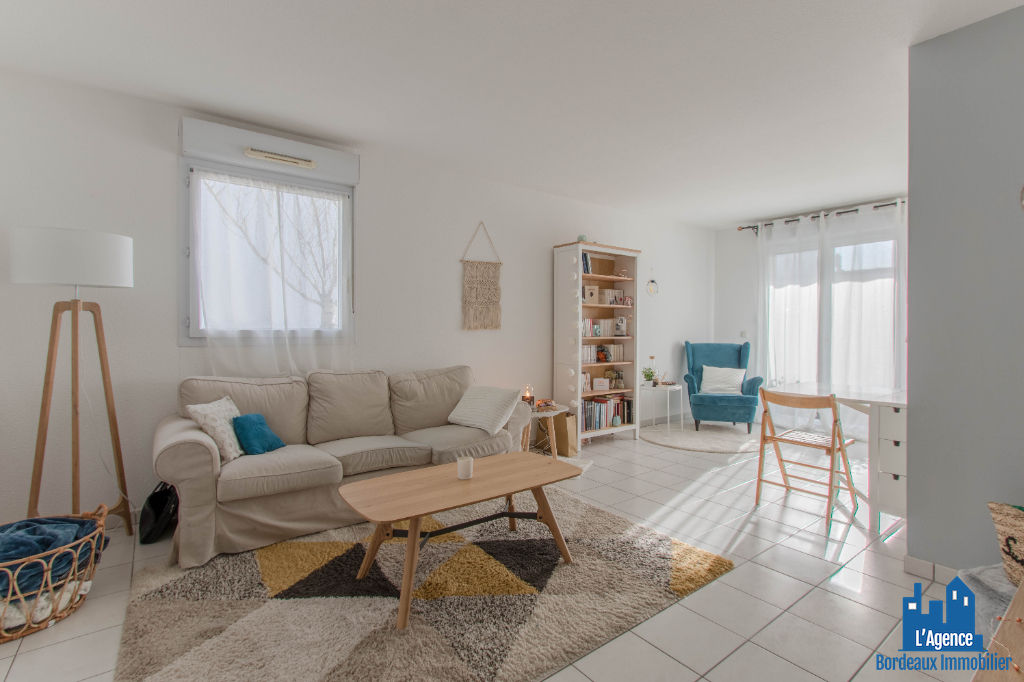 VENDU PAR L'AGENCE. EXCLUSIVITÉ ! BEGLES - APPARTEMENT TYPE 2 DE 49 M² AVEC TERRASSE + PLACE DE PARKING. Benoît TREMENT 06.51.26.22.32.