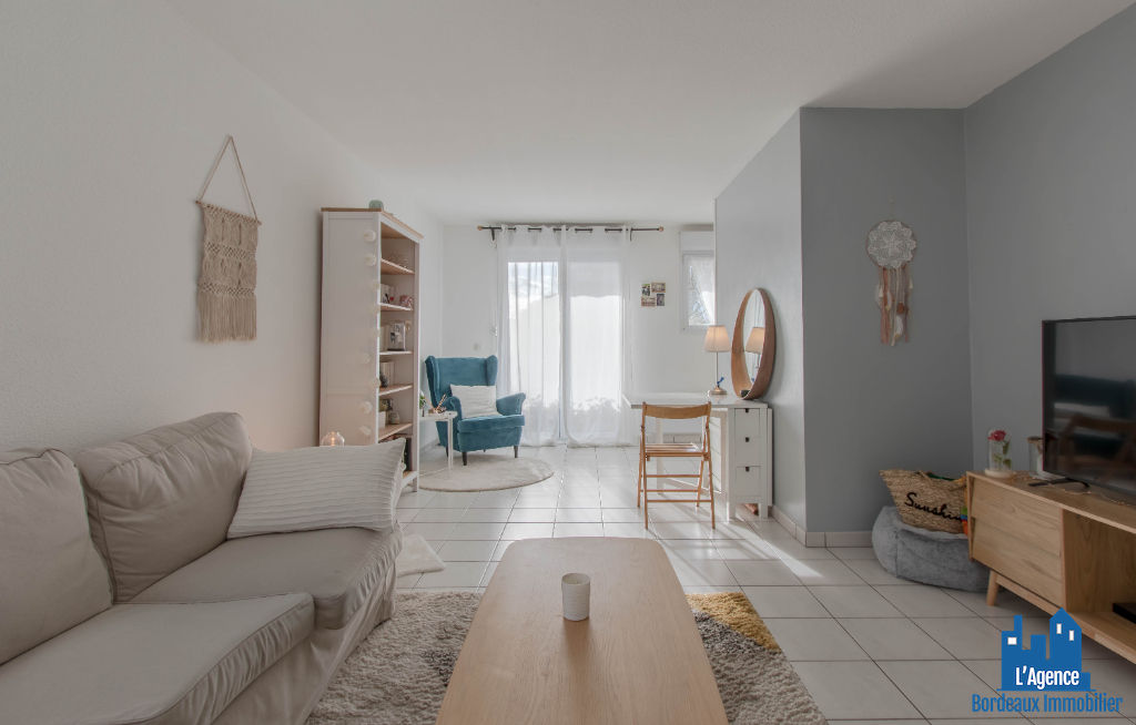 Photo VENDU PAR L'AGENCE. EXCLUSIVITÉ ! BEGLES - APPARTEMENT TYPE 2 DE 49 M² AVEC TERRASSE + PLACE DE PARKING. Benoît TREMENT 06.51.26.22.32. image 2/6