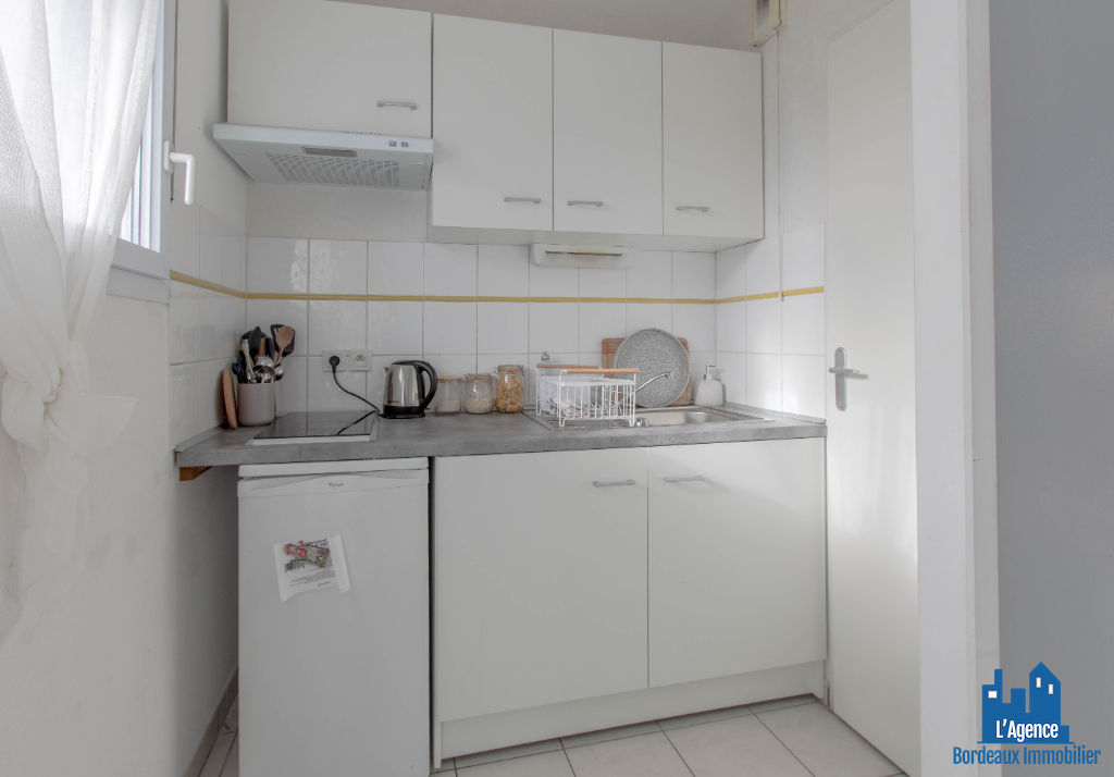 Photo VENDU PAR L'AGENCE. EXCLUSIVITÉ ! BEGLES - APPARTEMENT TYPE 2 DE 49 M² AVEC TERRASSE + PLACE DE PARKING. Benoît TREMENT 06.51.26.22.32. image 3/6