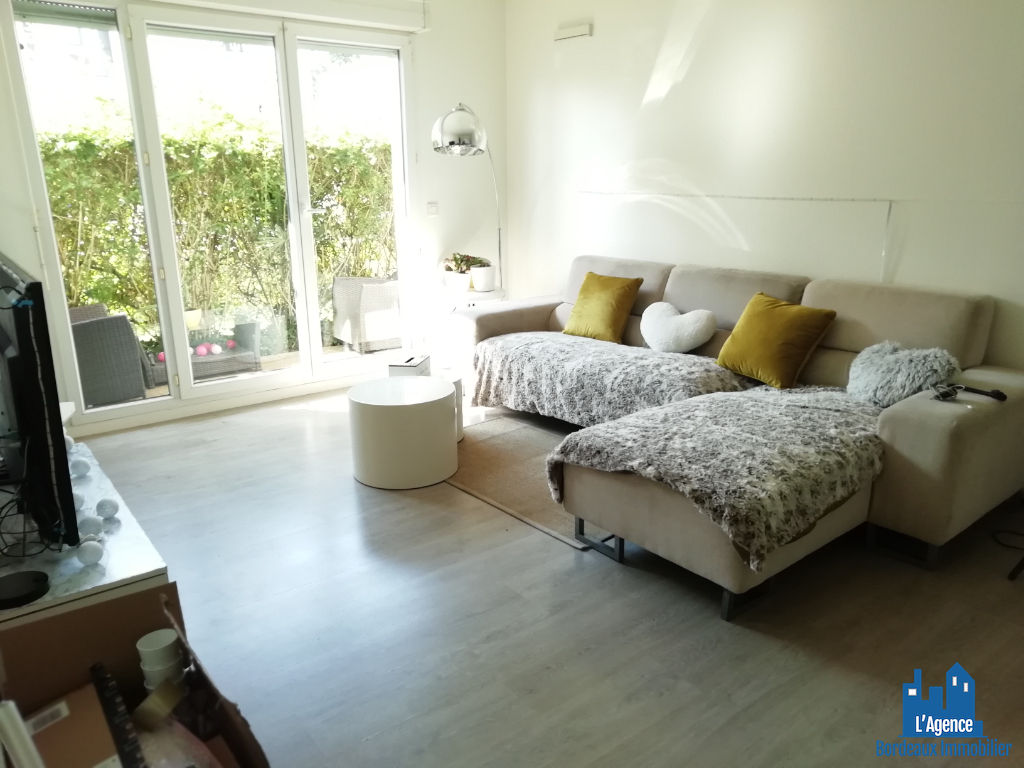 Photo VENDU PAR L'AGENCE ! EXCLUSIVITÉ !!! BRUGES -TOUR DE GASSIES - APPARTEMENT T2 DE 47 M² EN REZ DE JARDIN + PLACE DE PARKING. Michaël VIGIER 06.70.29.94.95. image 1/6